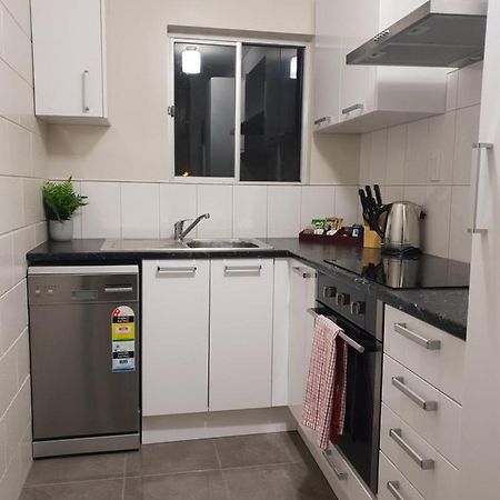 Rose Apartments Hamilton Bagian luar foto